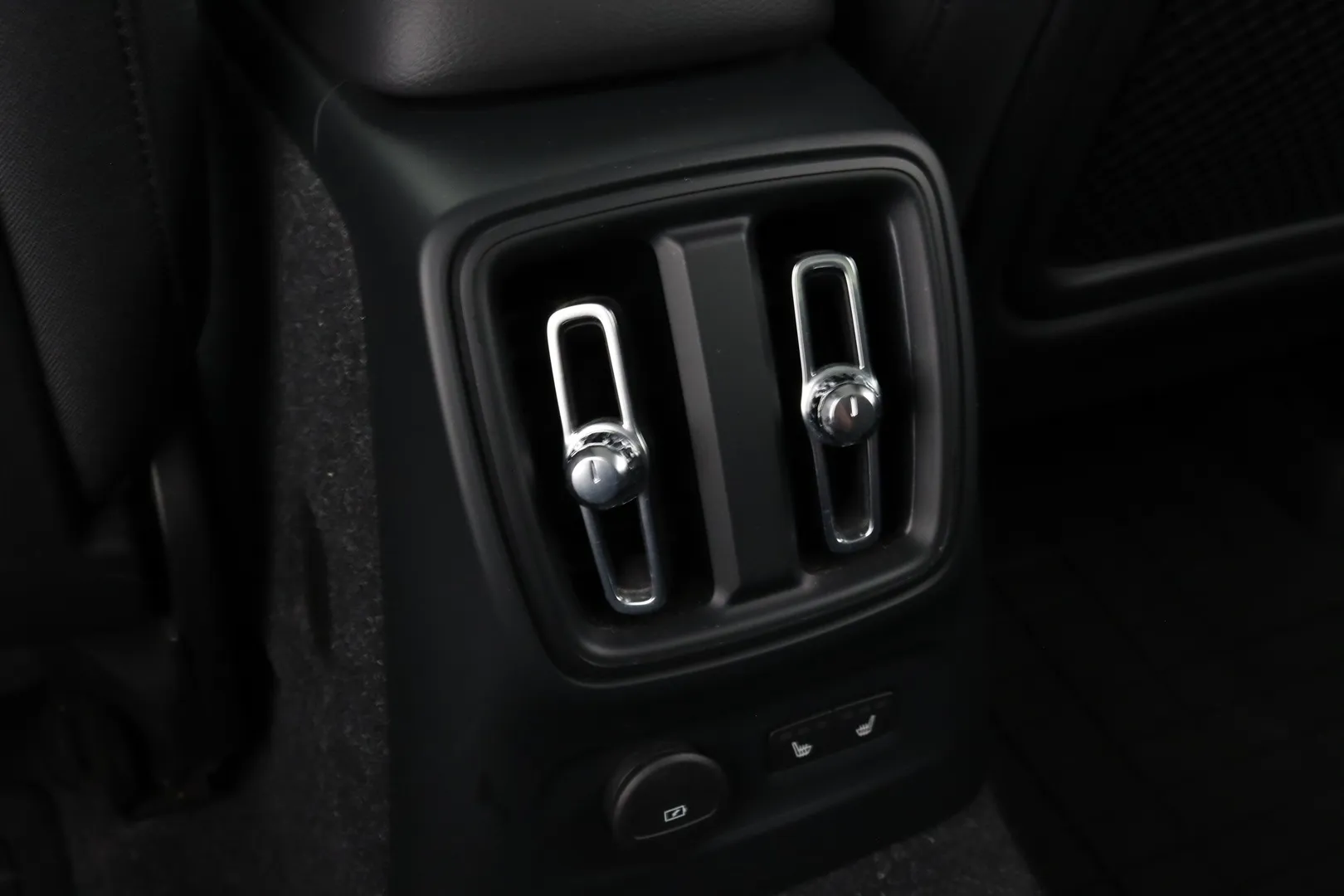 Volvo XC40 RVL-908 carousel image