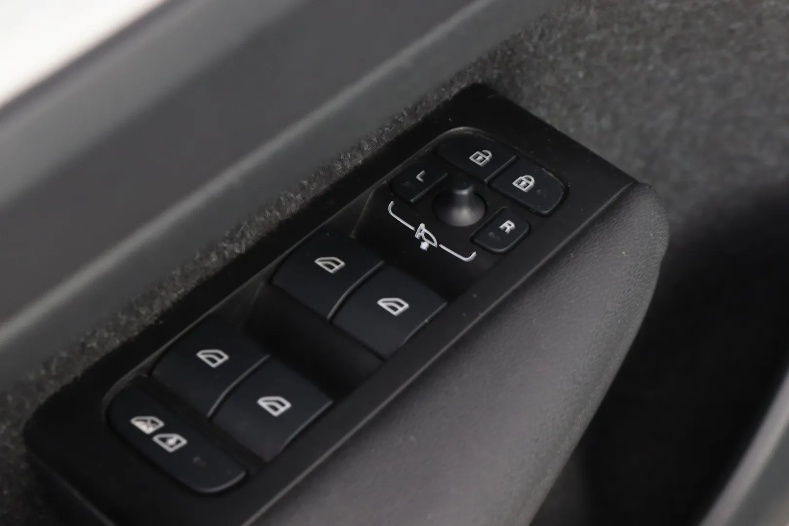 Volvo XC40 RVL-908 carousel image