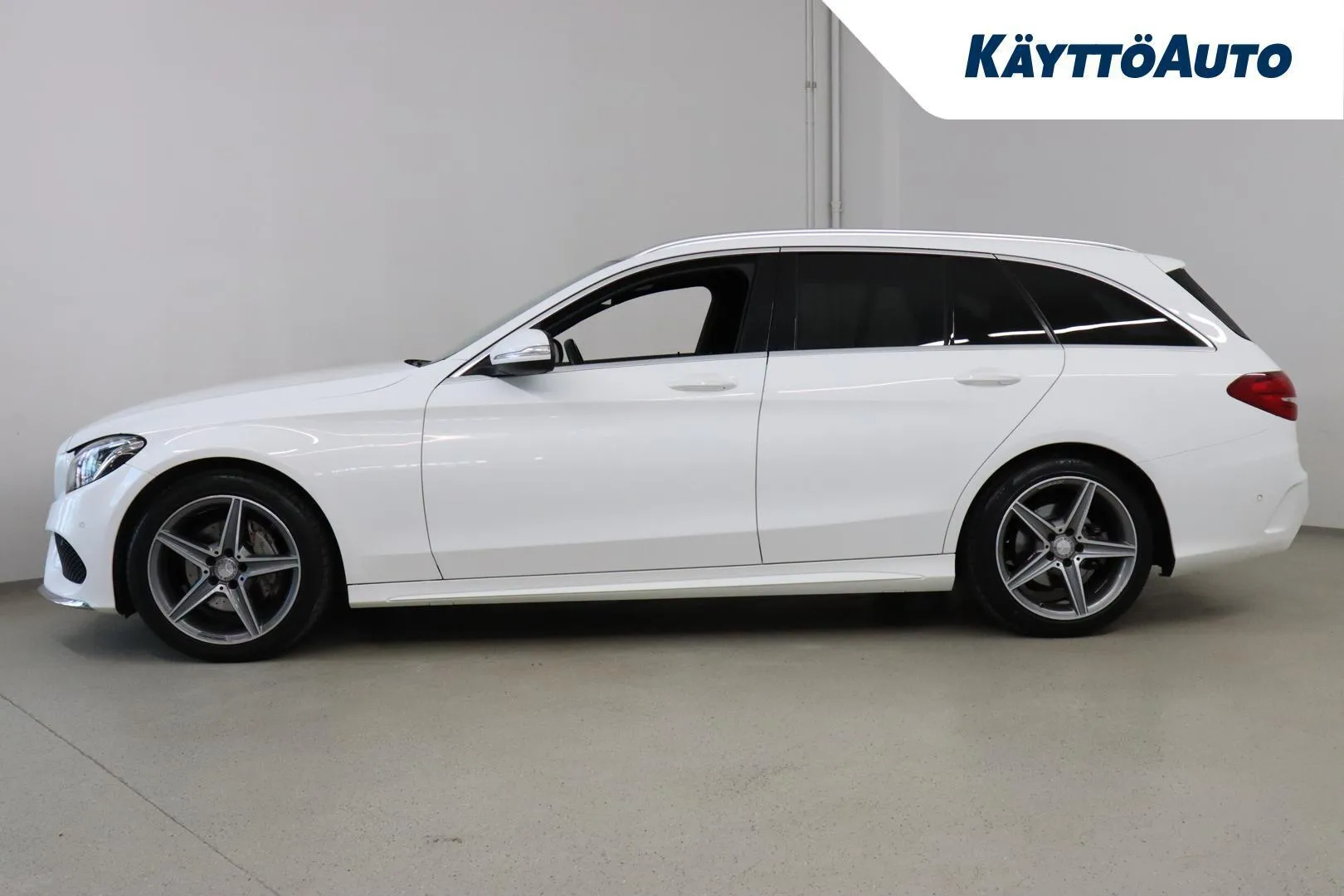 Mercedes-Benz C COU-660 carousel image