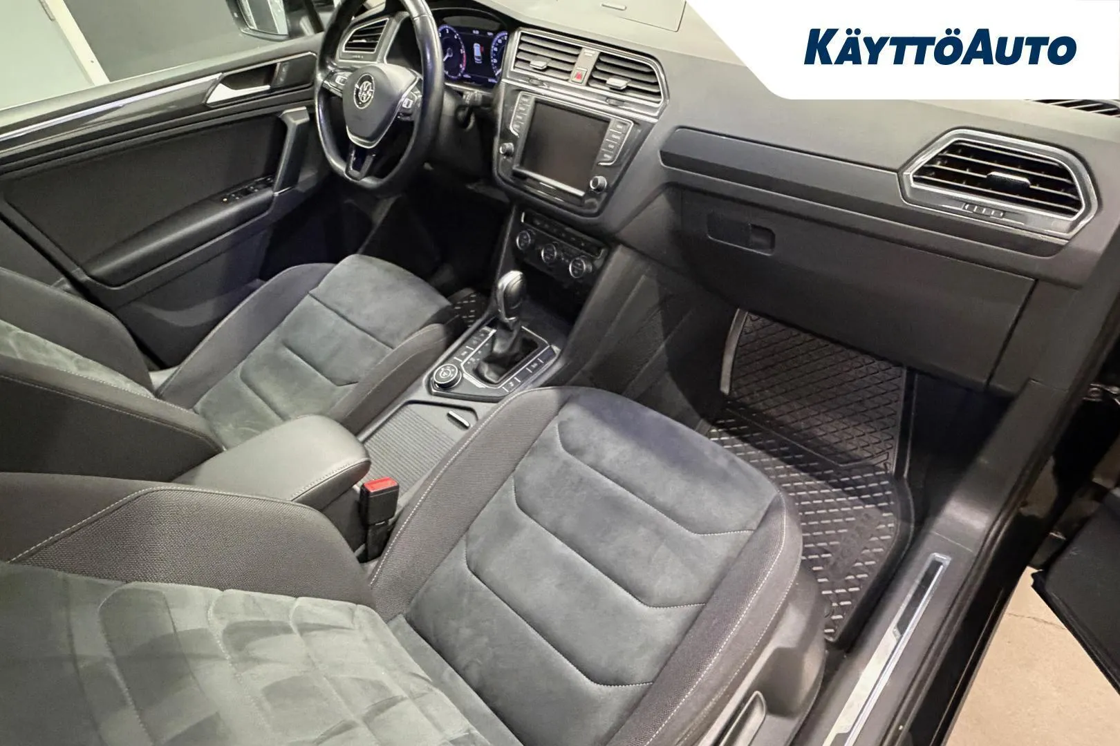 Volkswagen Tiguan SMB-620 carousel image