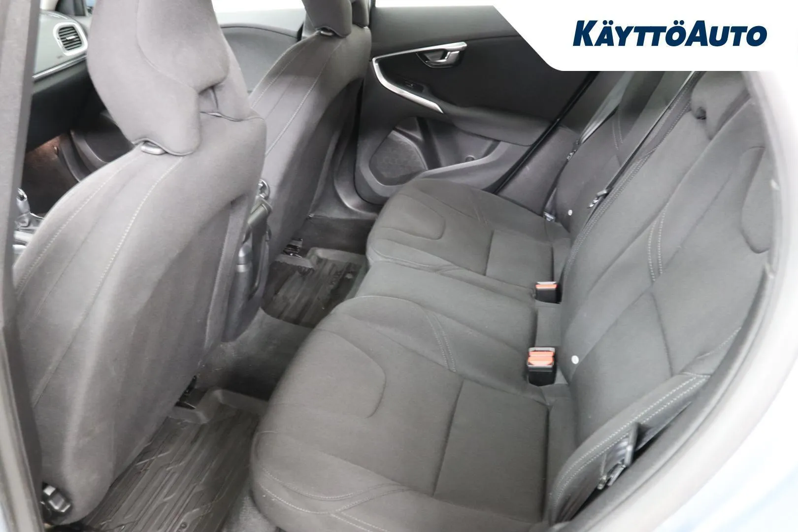 Volvo V40 FNJ-371 carousel image