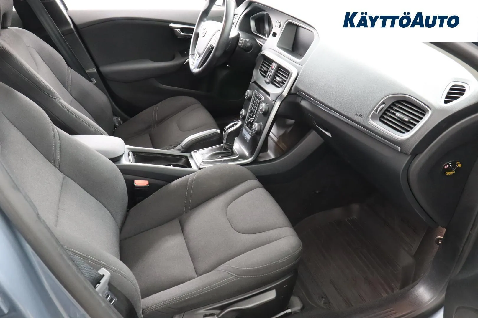 Volvo V40 FNJ-371 carousel image