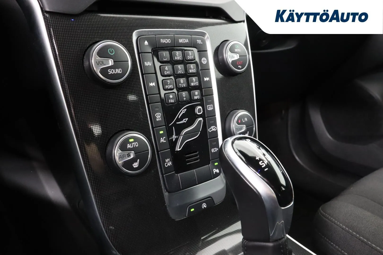 Volvo V40 FNJ-371 carousel image