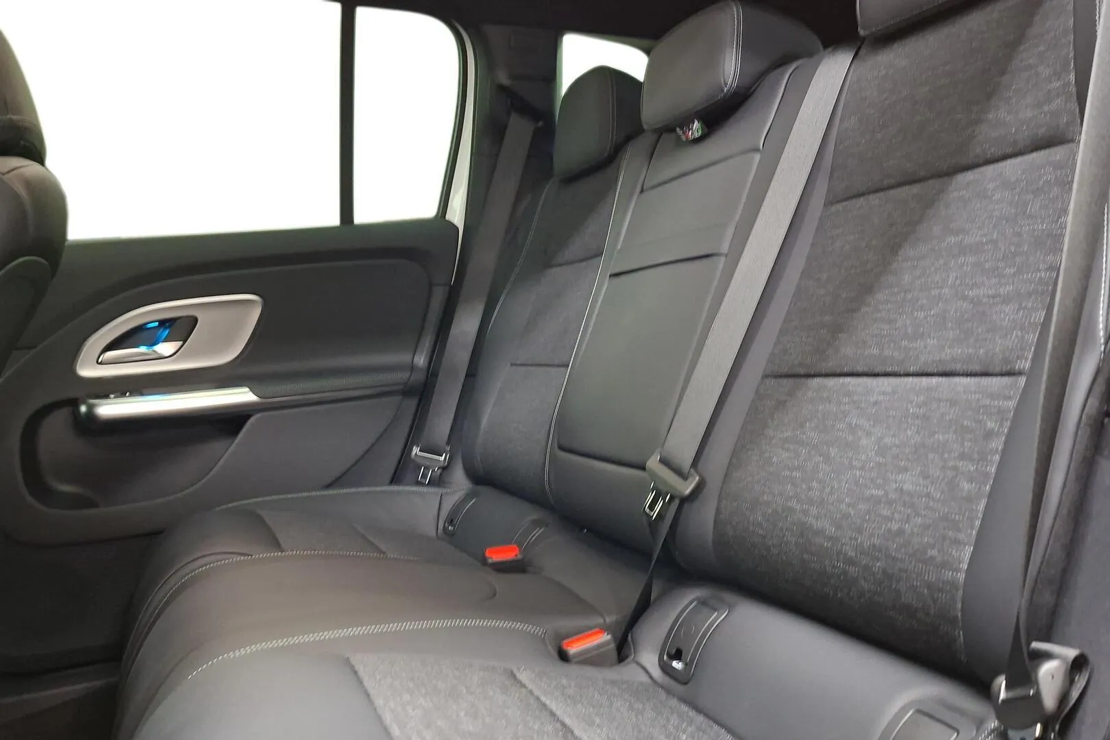 Mercedes-Benz GLB FSU-617 carousel image