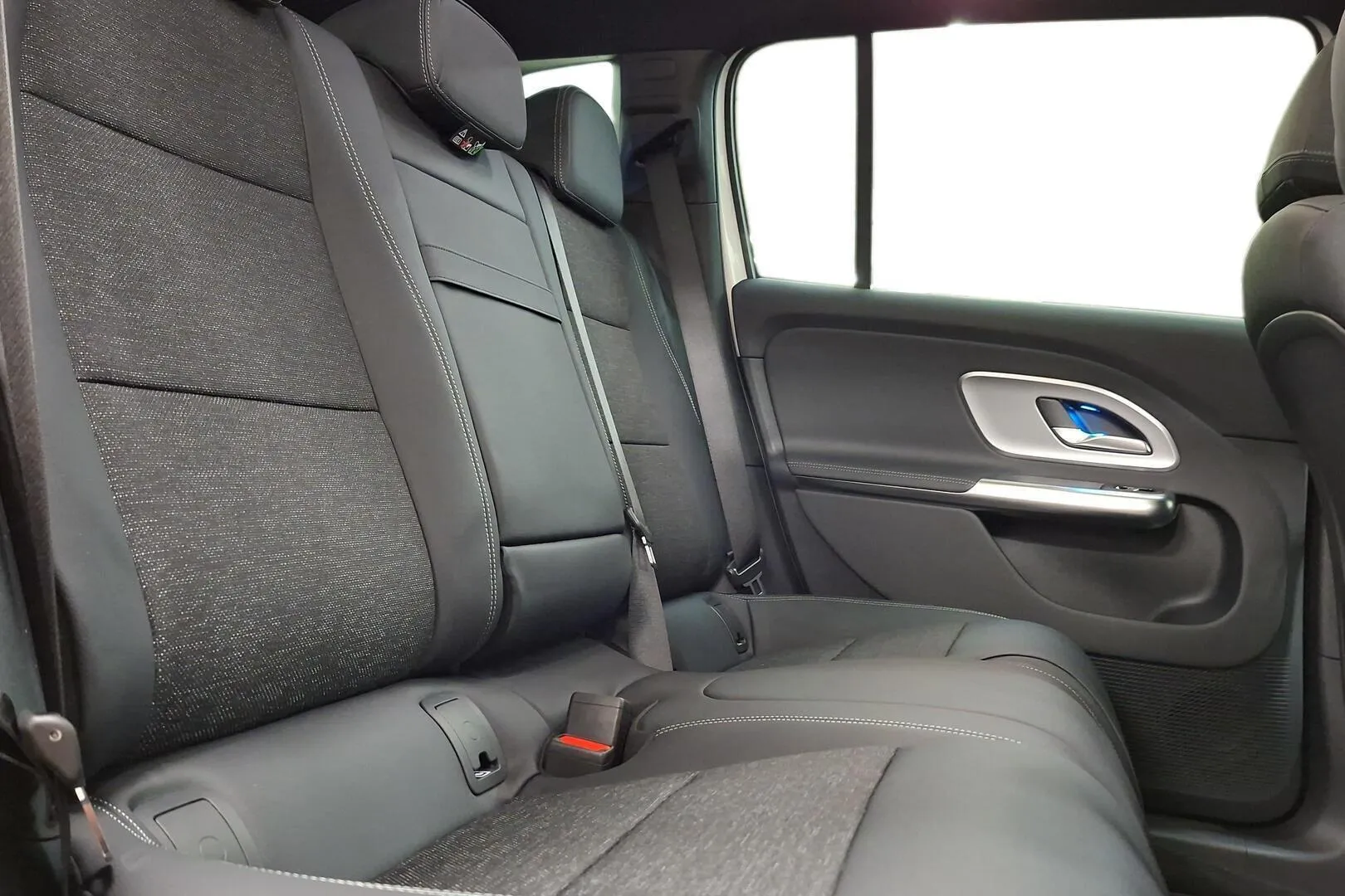 Mercedes-Benz GLB FSU-617 carousel image