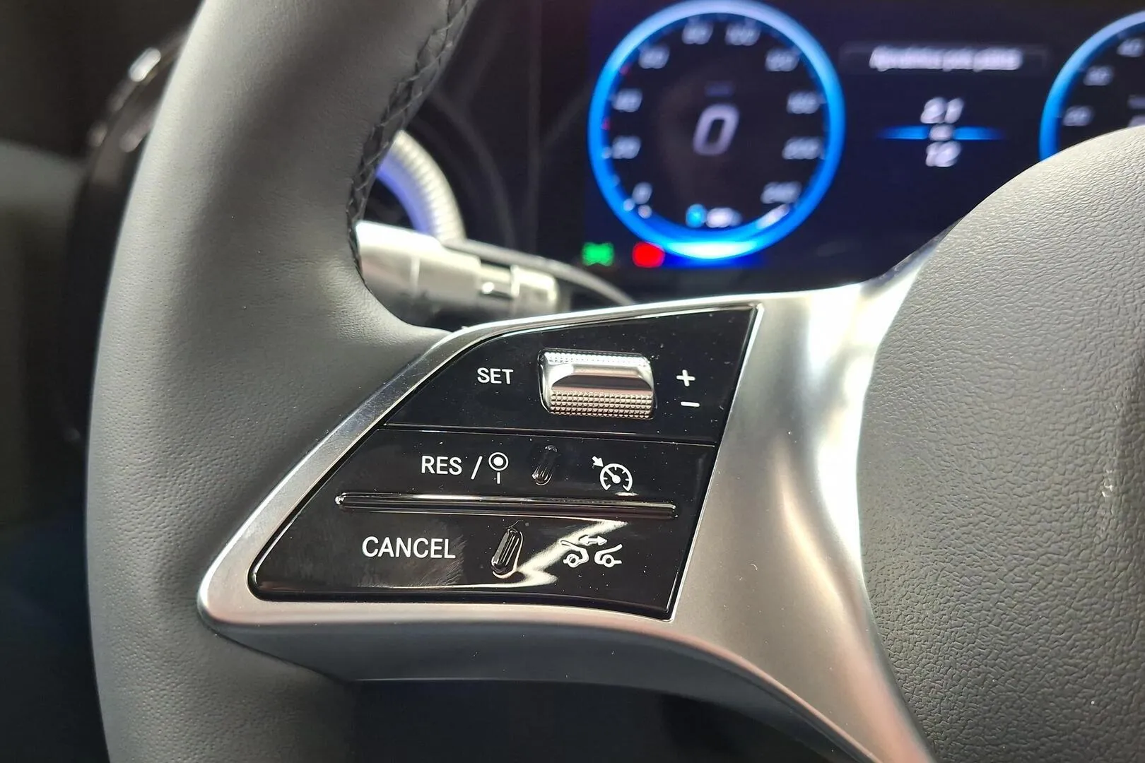 Mercedes-Benz GLB FSU-617 carousel image