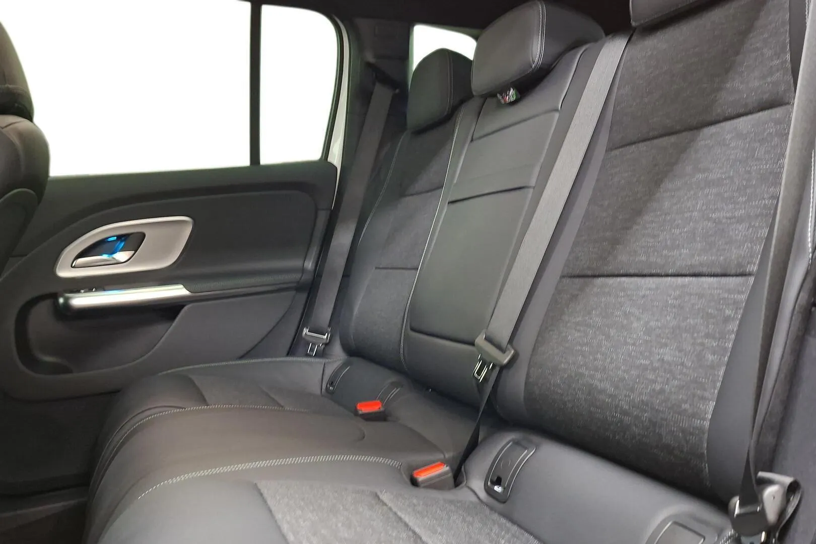 Mercedes-Benz GLB FSU-617 carousel image