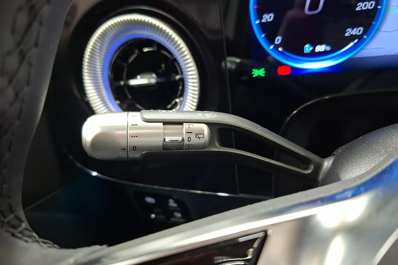 Mercedes-Benz GLB FSU-617 carousel image