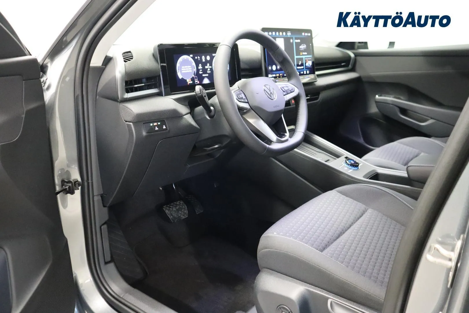 Volkswagen T-Roc YMM-295 carousel image