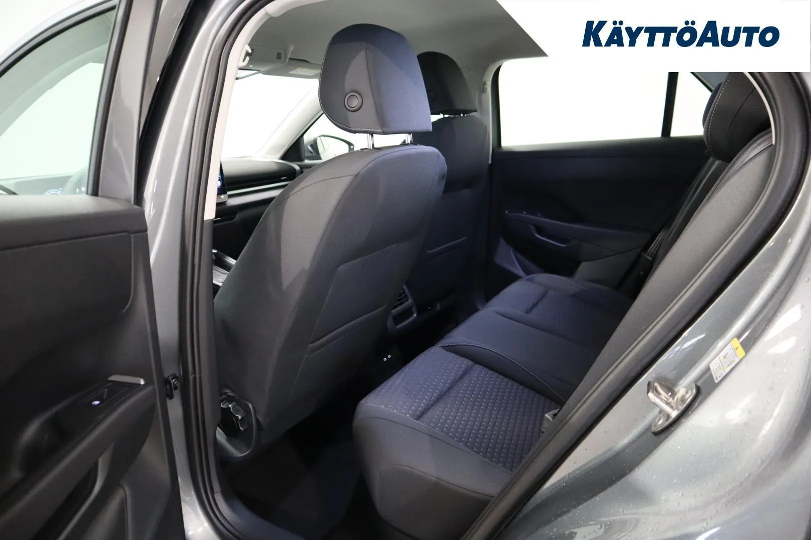 Volkswagen T-Roc YMM-295 carousel image
