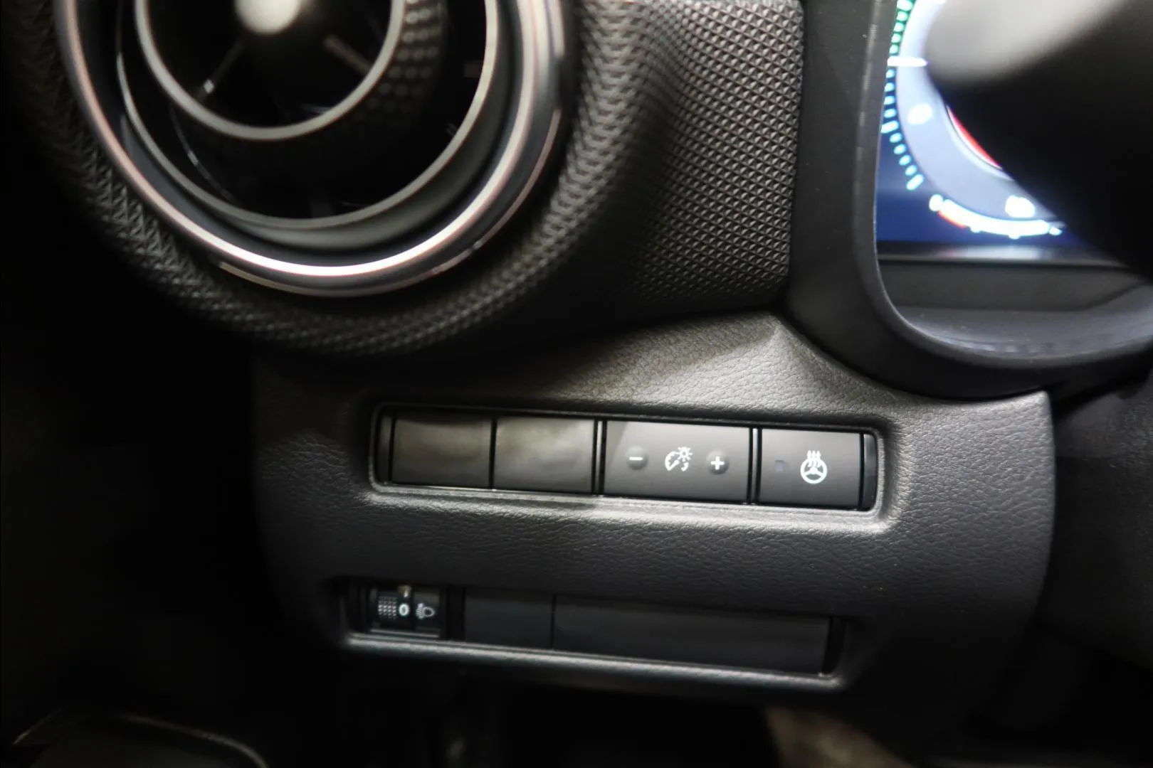 NISSAN JUKE YME-345 carousel image