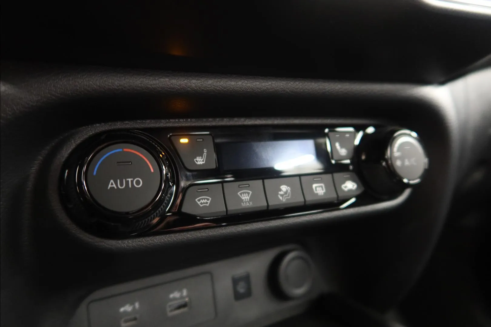 NISSAN JUKE YME-345 carousel image