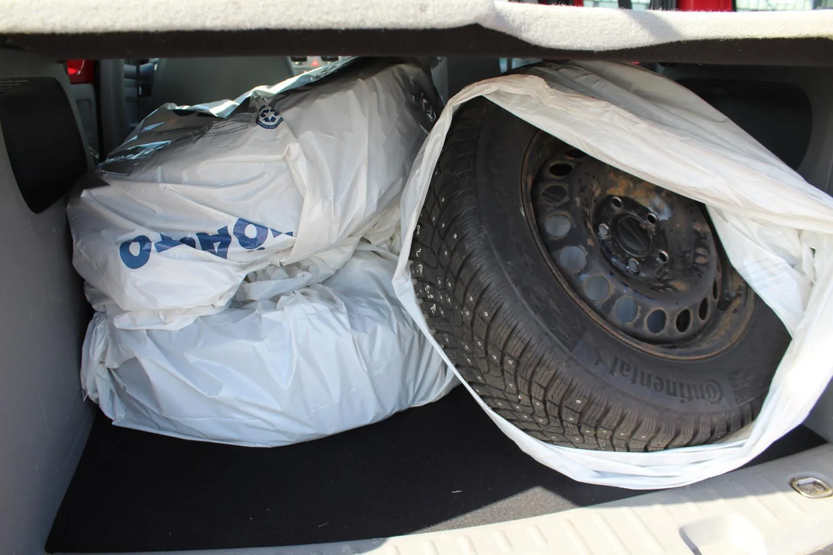 Volkswagen Caddy XUR-338 carousel image