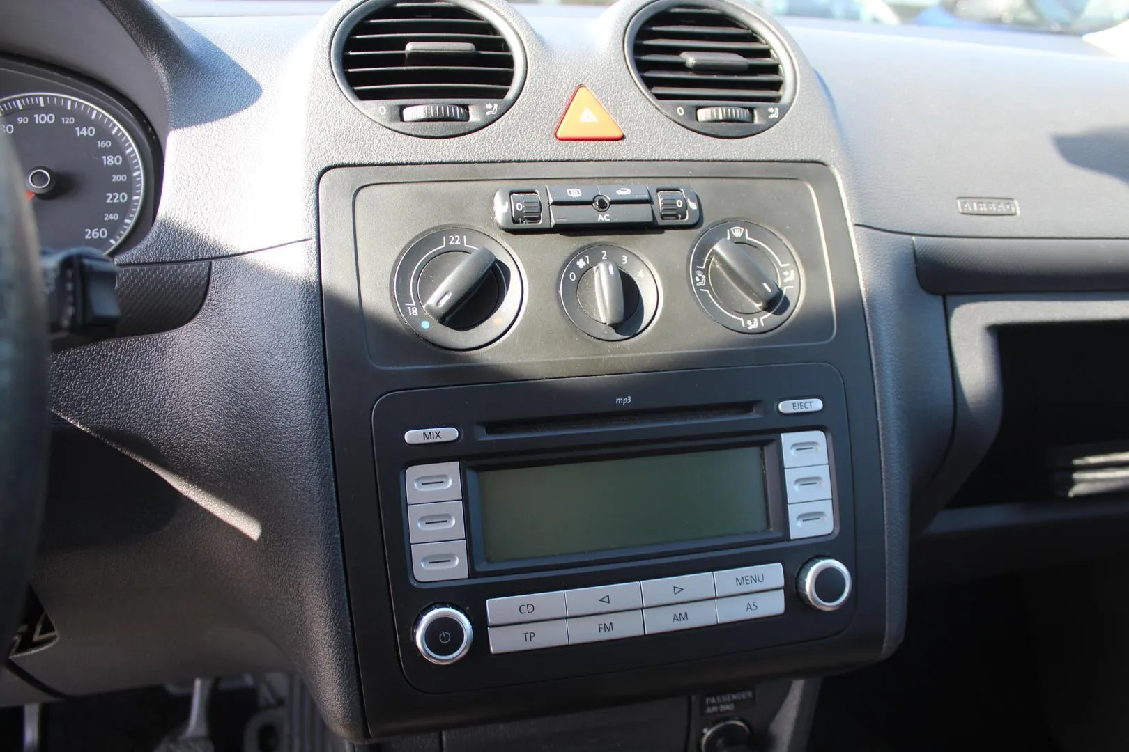 Volkswagen Caddy XUR-338 carousel image