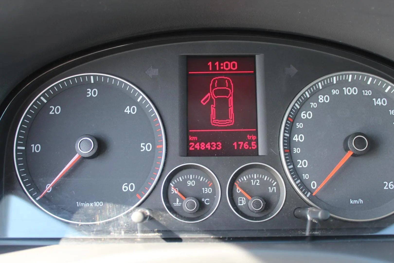 Volkswagen Caddy XUR-338 carousel image