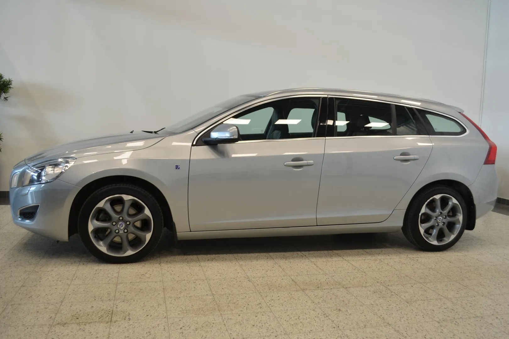 Volvo V60 TXY-315 carousel image