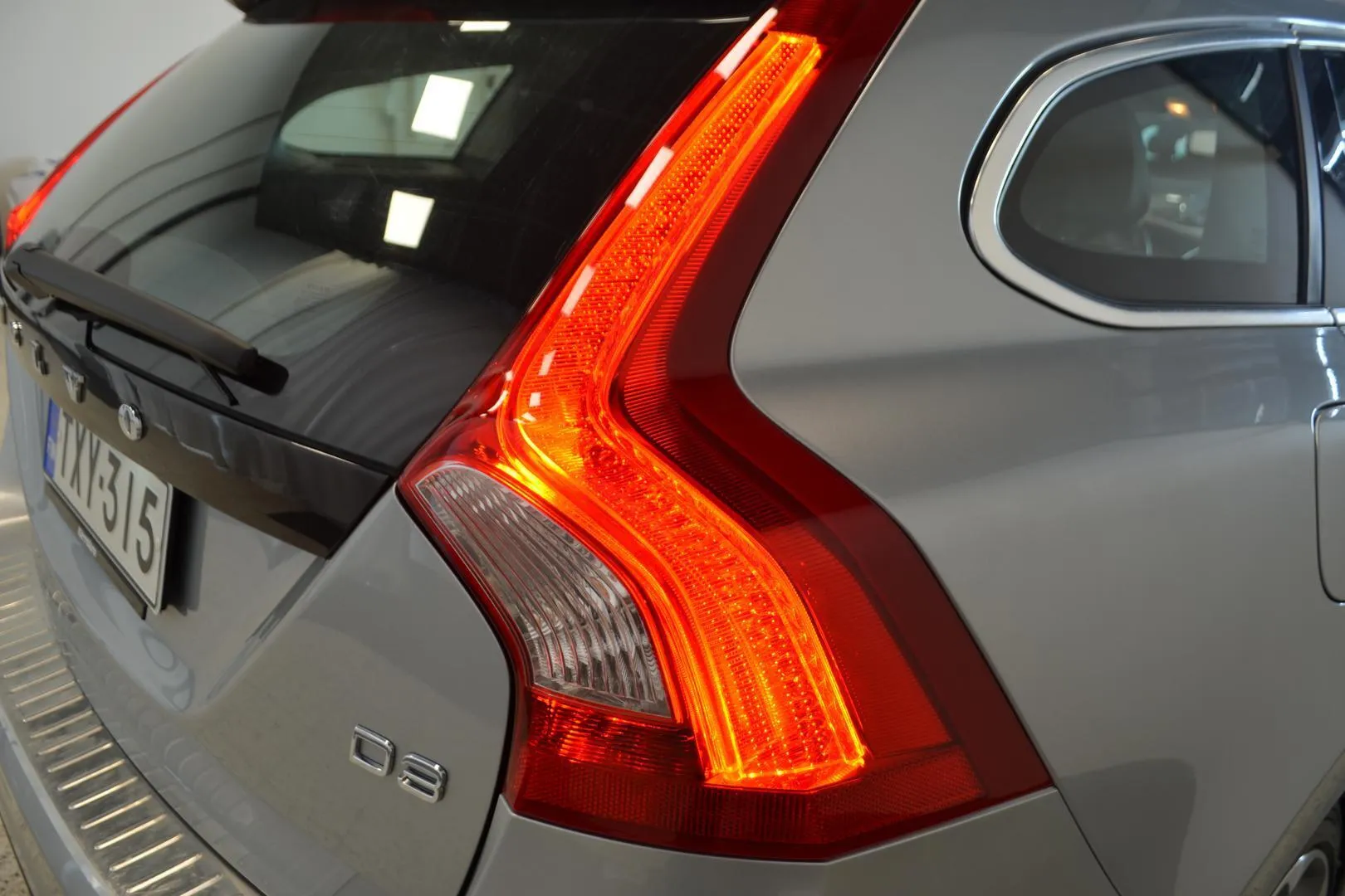 Volvo V60 TXY-315 carousel image
