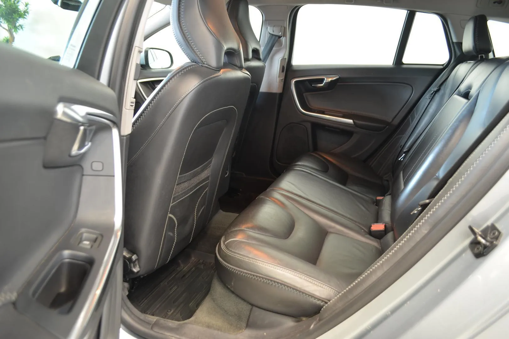 Volvo V60 TXY-315 carousel image