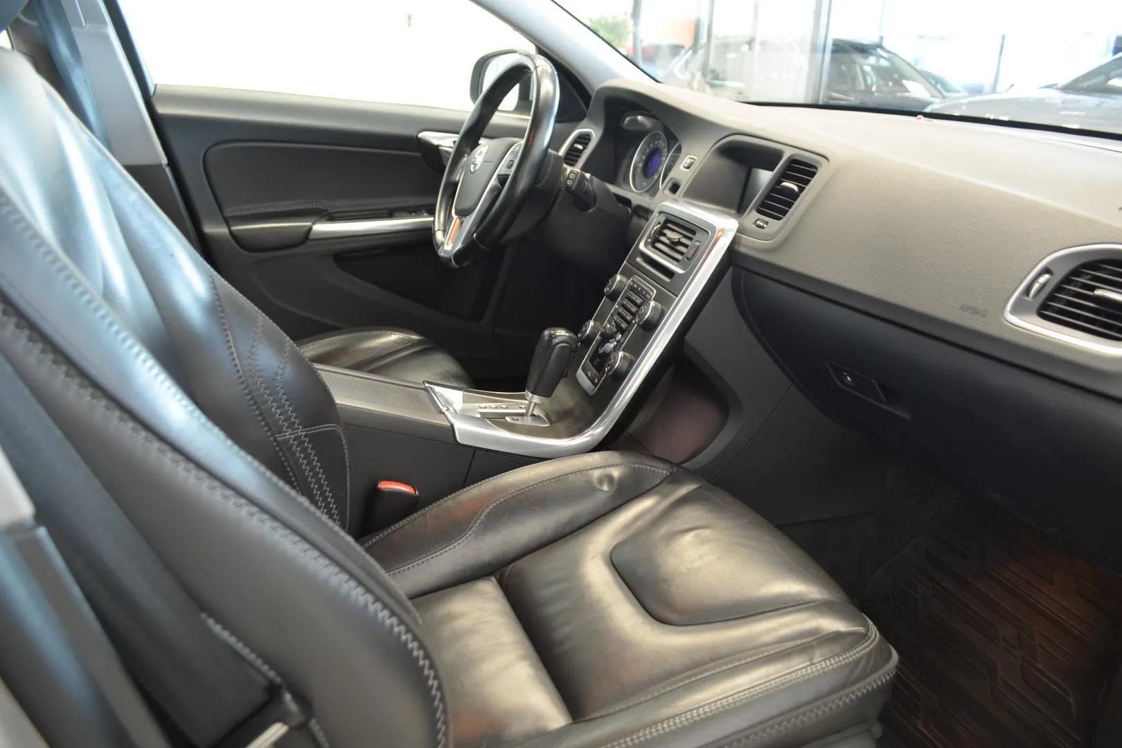 Volvo V60 TXY-315 carousel image