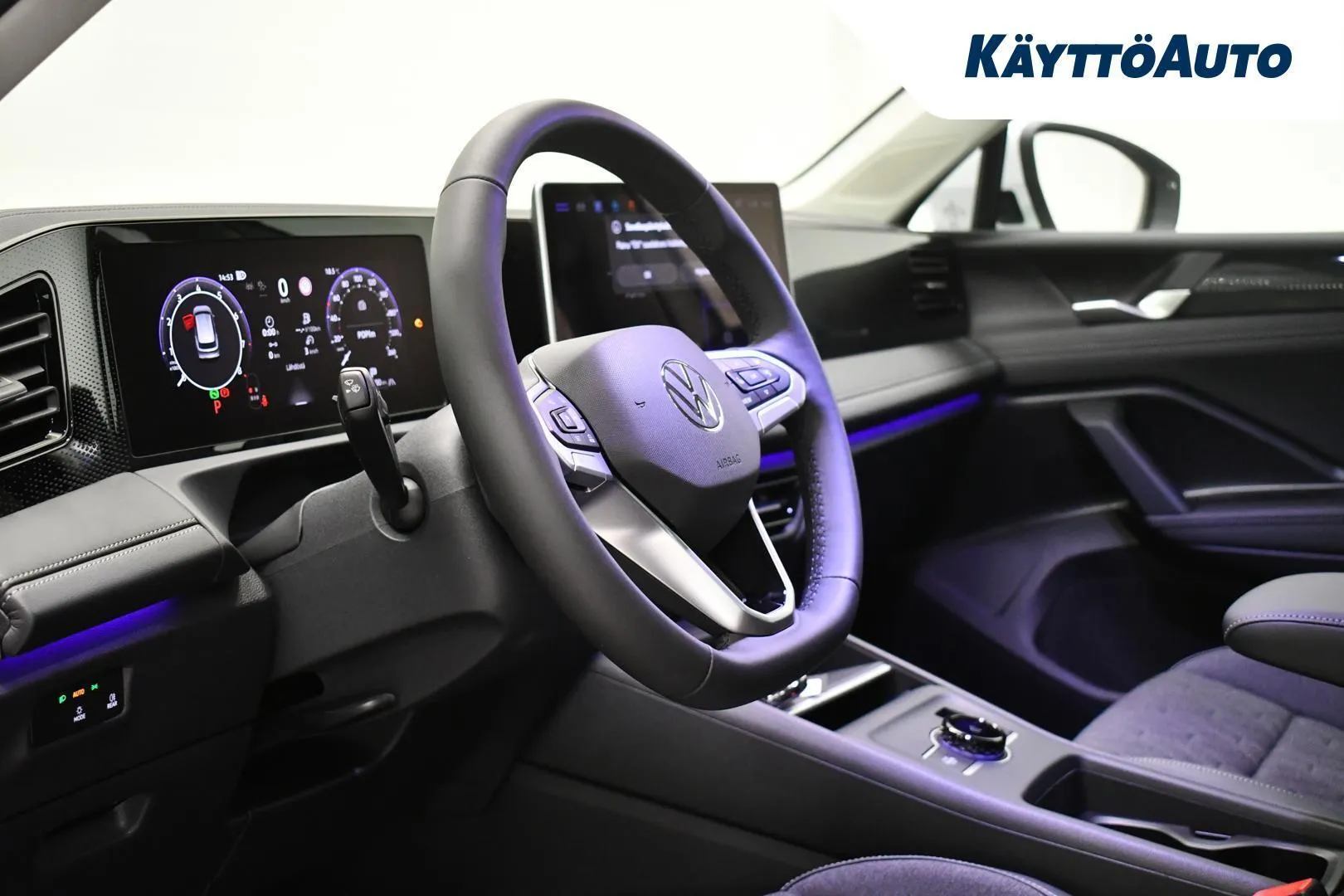 Volkswagen Tiguan YMJ-161 carousel image
