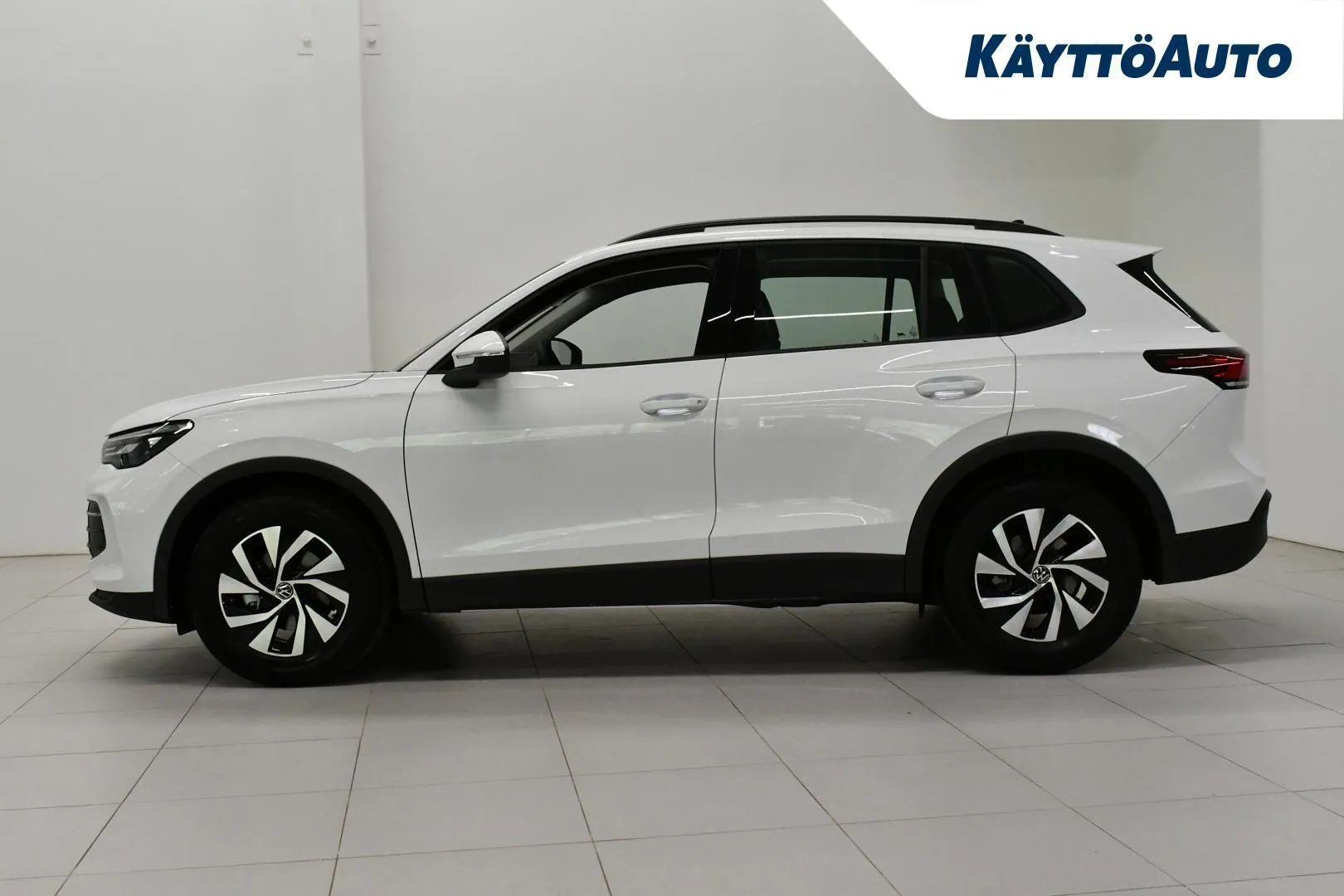 Volkswagen Tiguan YMJ-161 carousel image