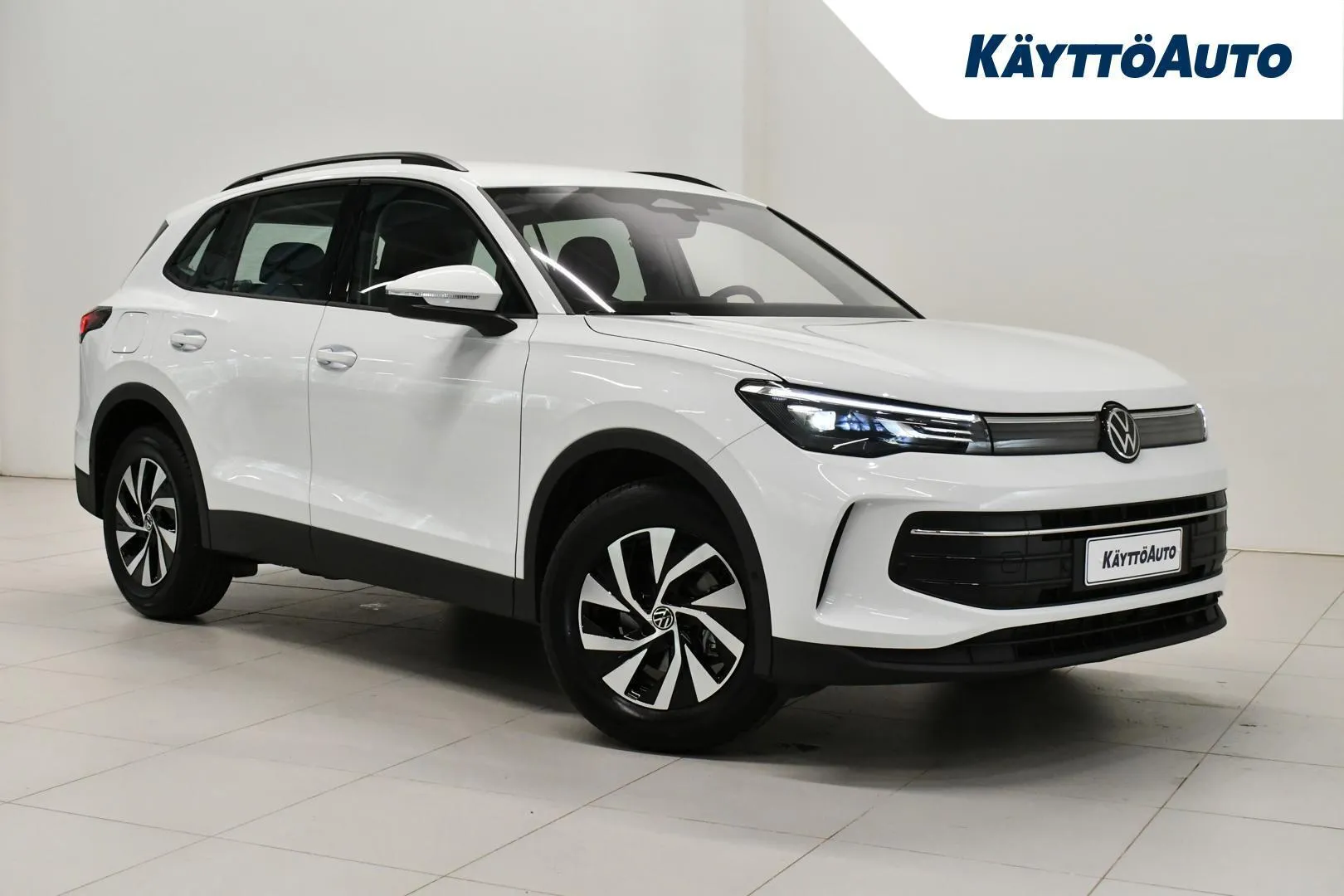 Volkswagen Tiguan YMJ-161 carousel image