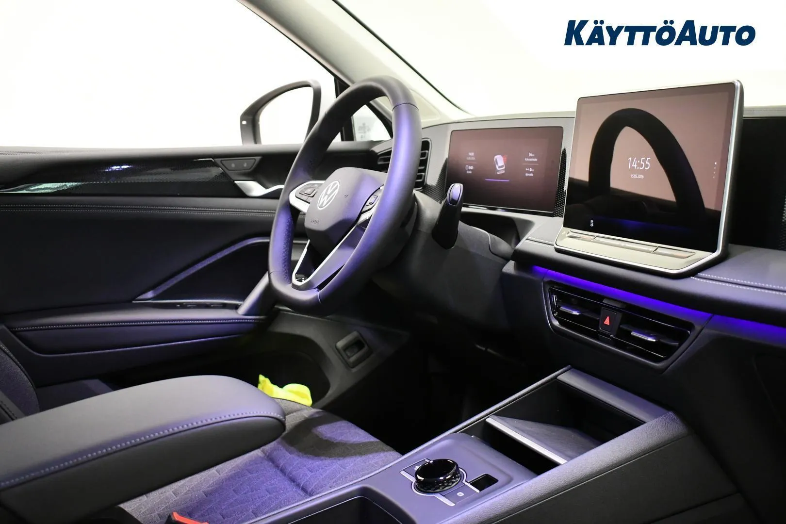 Volkswagen Tiguan YMJ-161 carousel image