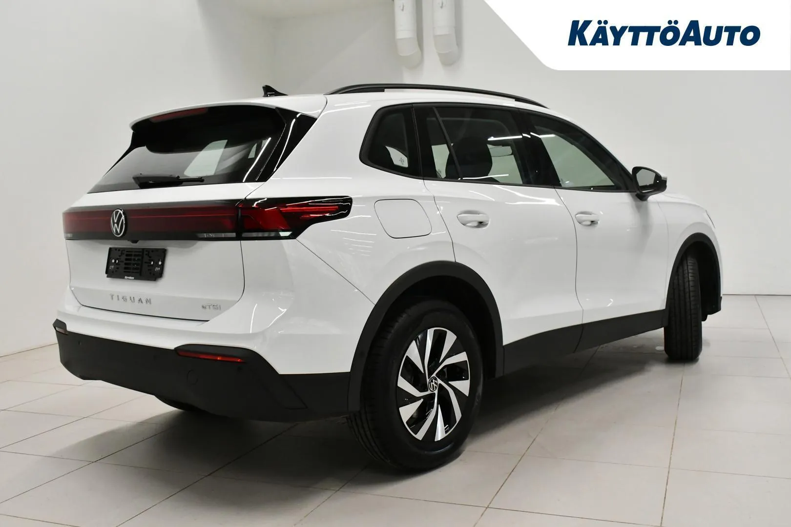 Volkswagen Tiguan YMJ-161 carousel image