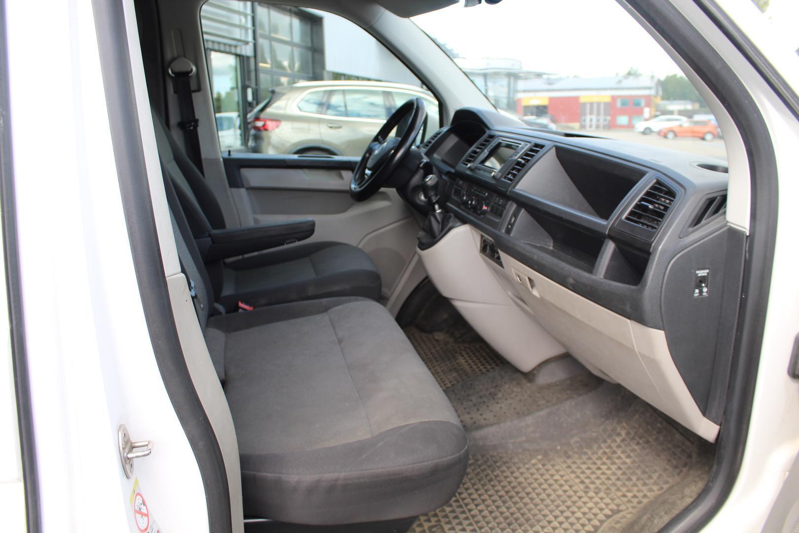 Volkswagen Transporter 2018, kuva 6/10