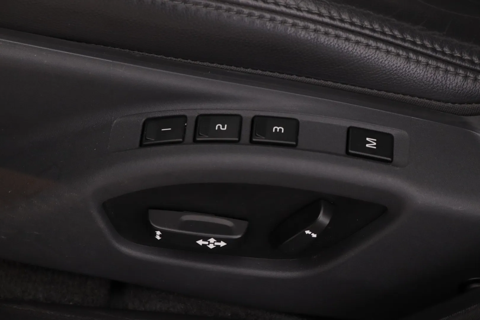 Volvo V60 INN-196 carousel image
