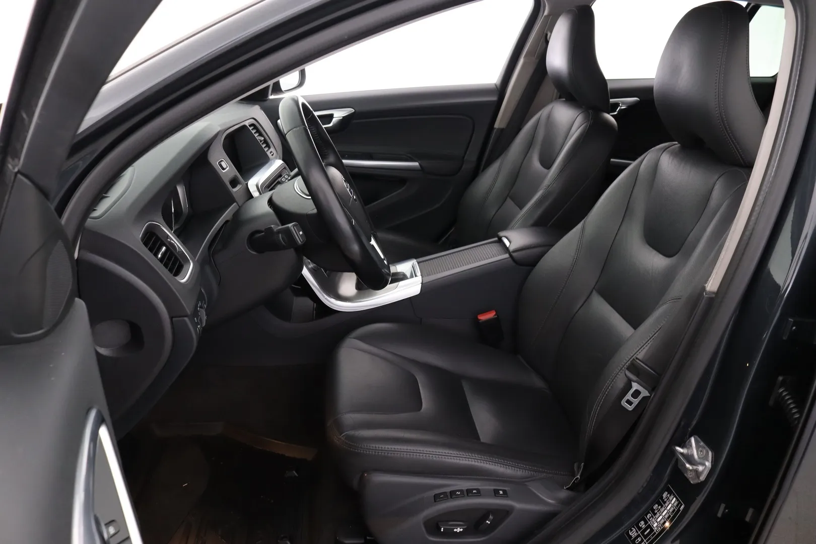 Volvo V60 INN-196 carousel image