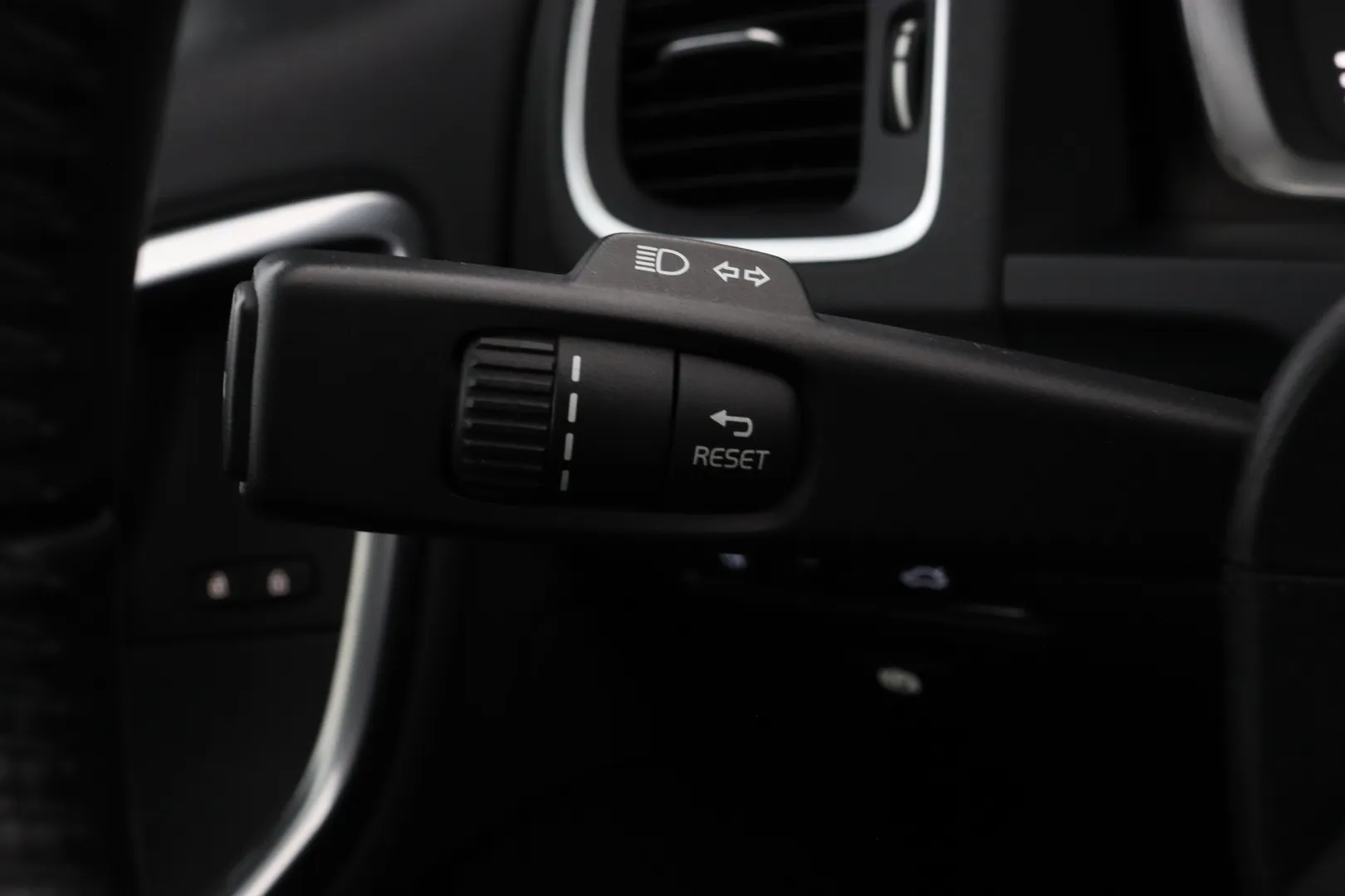 Volvo V60 INN-196 carousel image