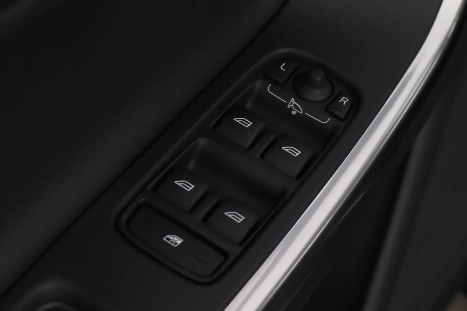 Volvo V60 INN-196 carousel image