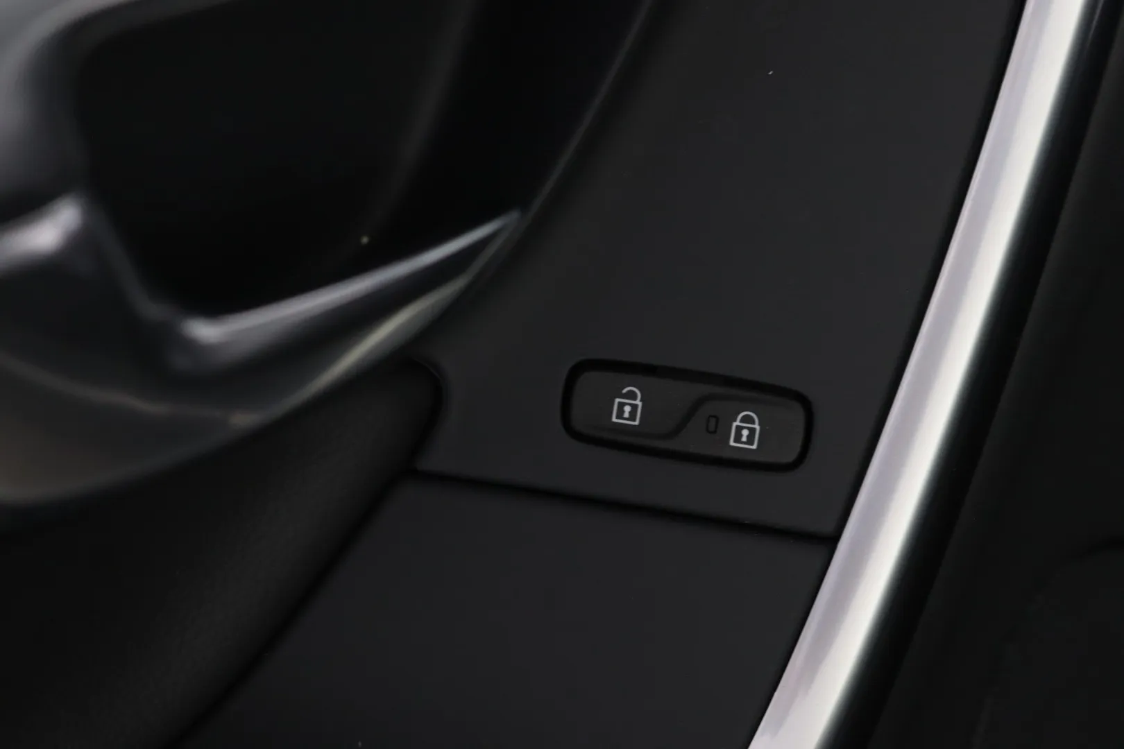 Volvo V60 INN-196 carousel image