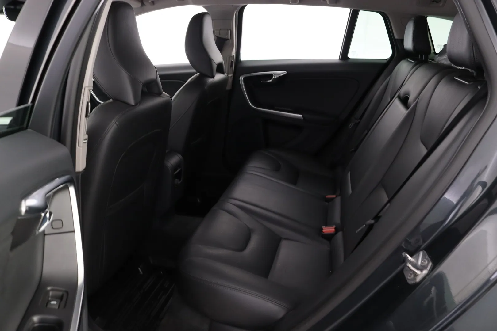 Volvo V60 INN-196 carousel image