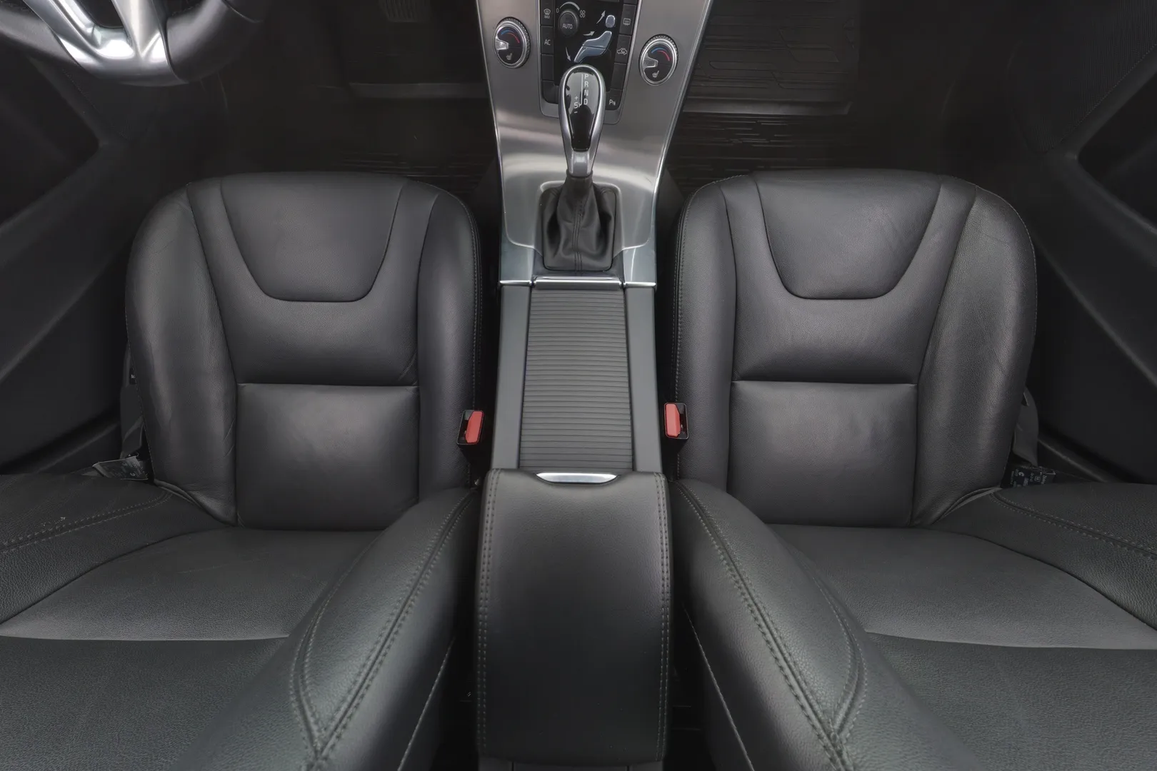 Volvo V60 INN-196 carousel image