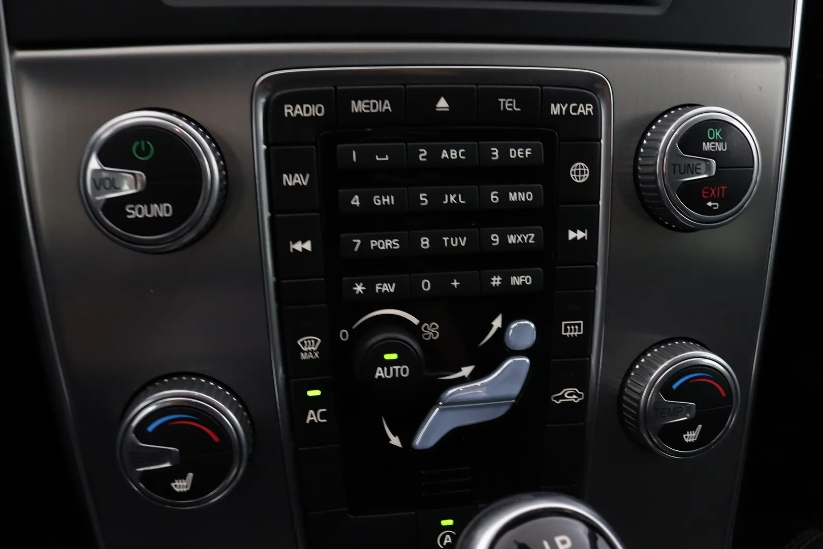 Volvo V60 INN-196 carousel image