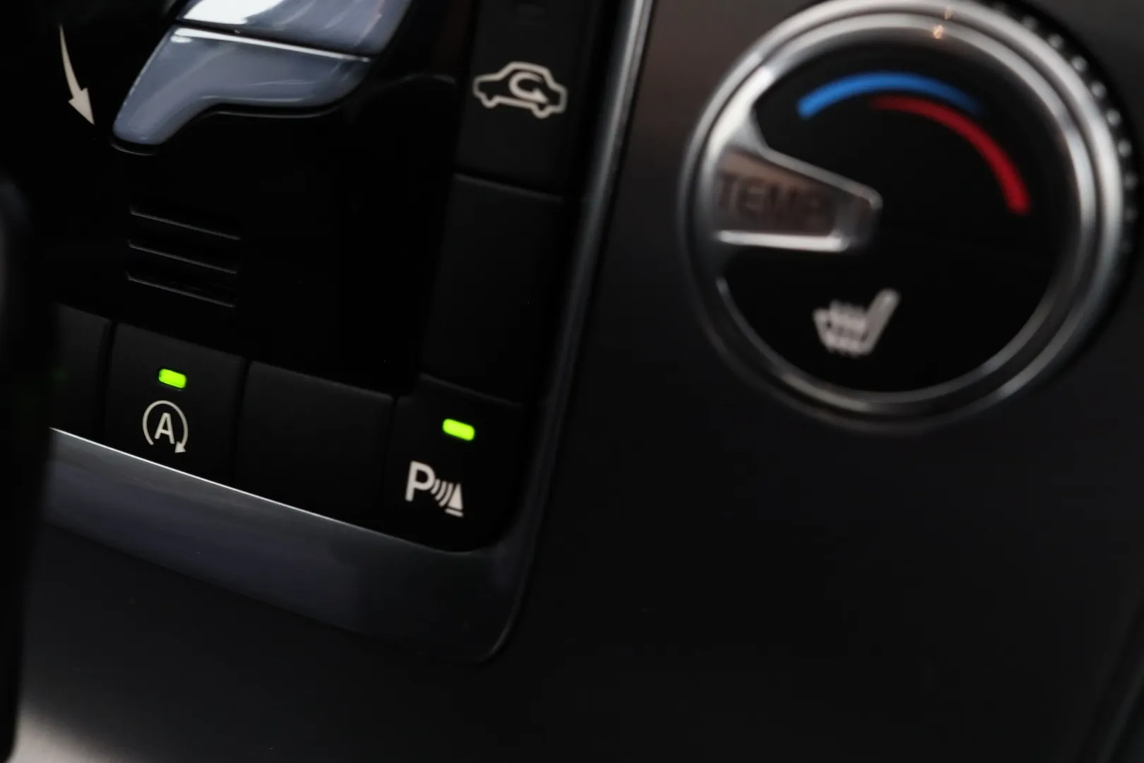 Volvo V60 INN-196 carousel image
