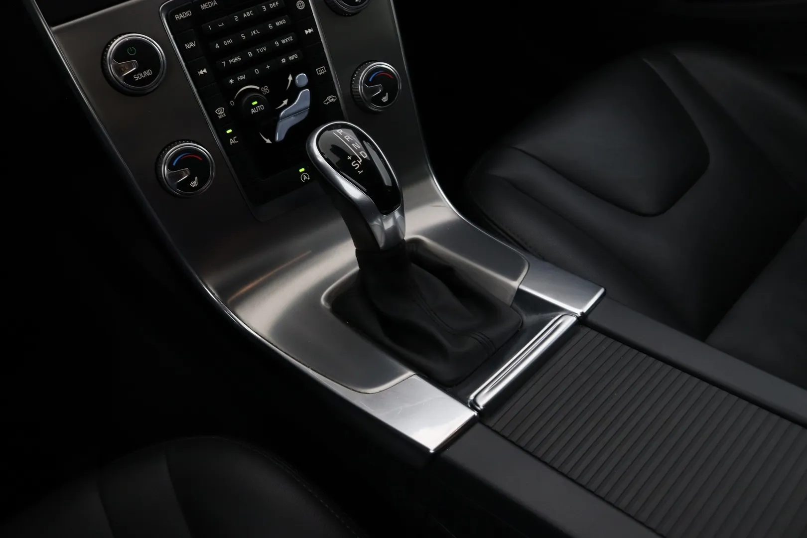Volvo V60 INN-196 carousel image