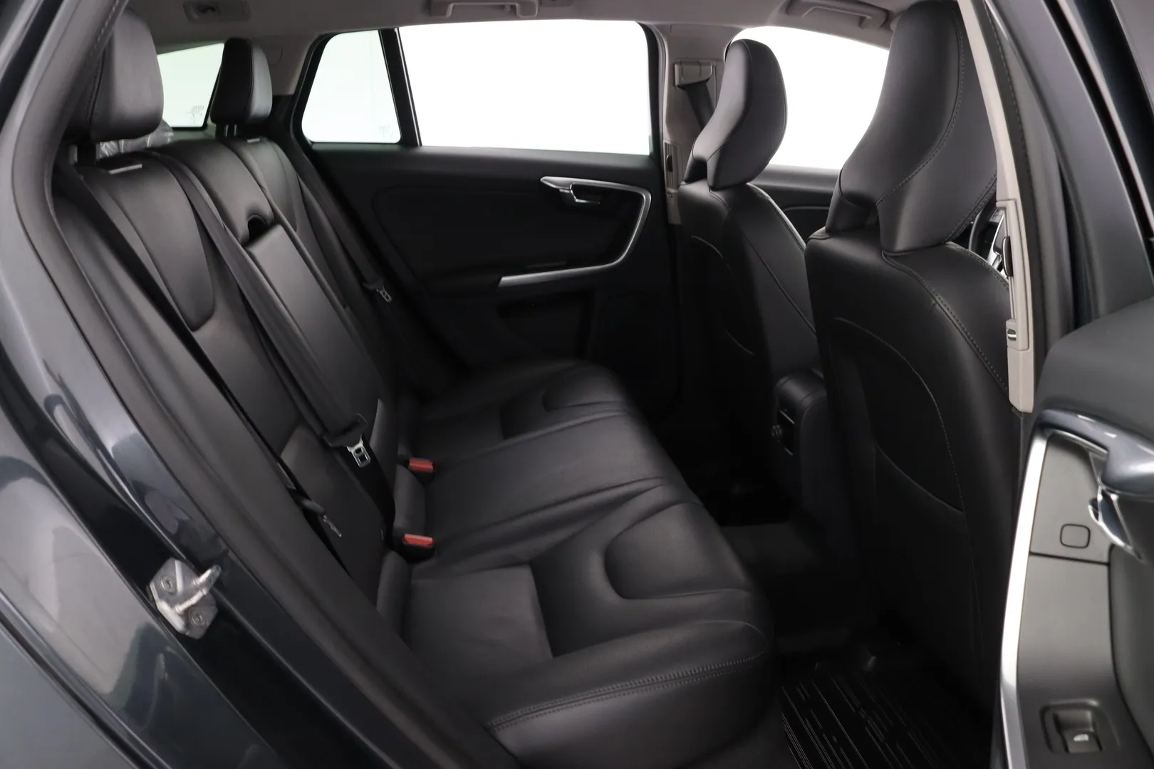 Volvo V60 INN-196 carousel image