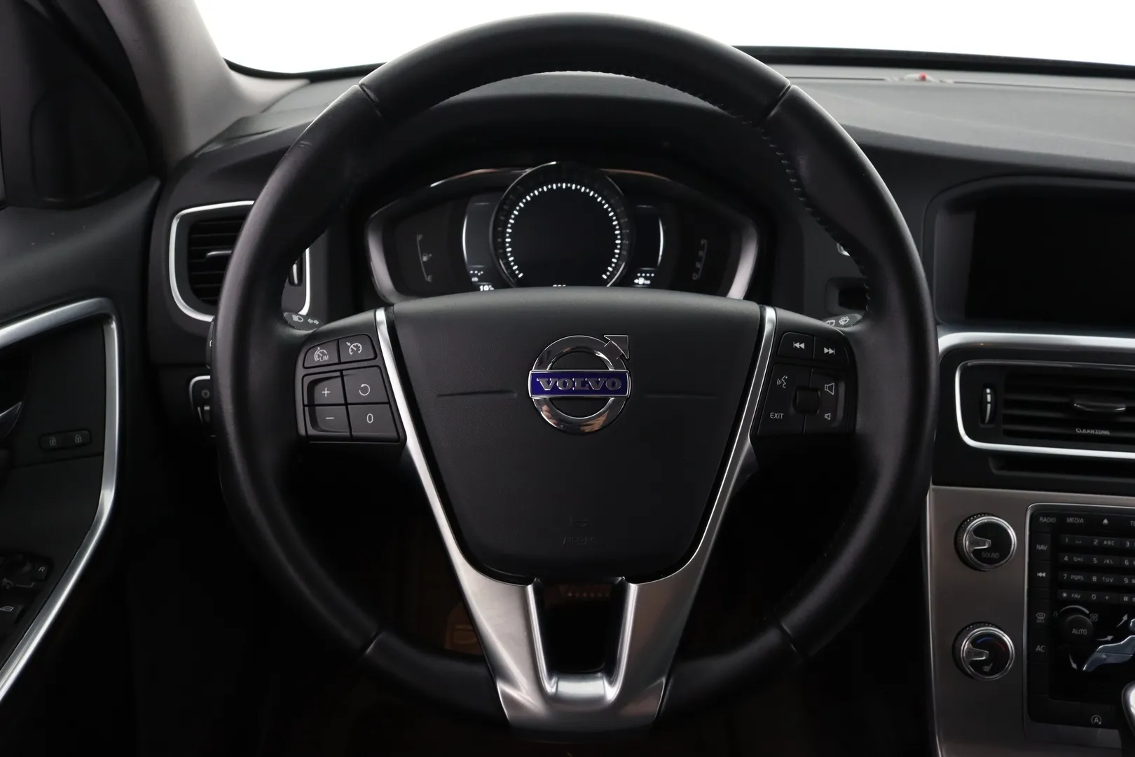 Volvo V60 INN-196 carousel image