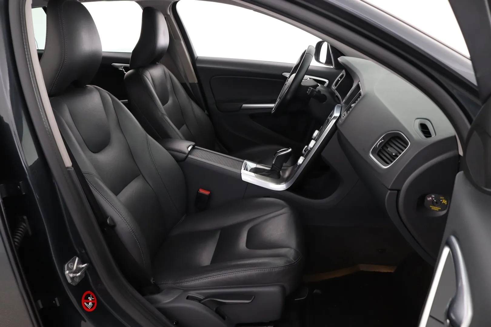Volvo V60 INN-196 carousel image