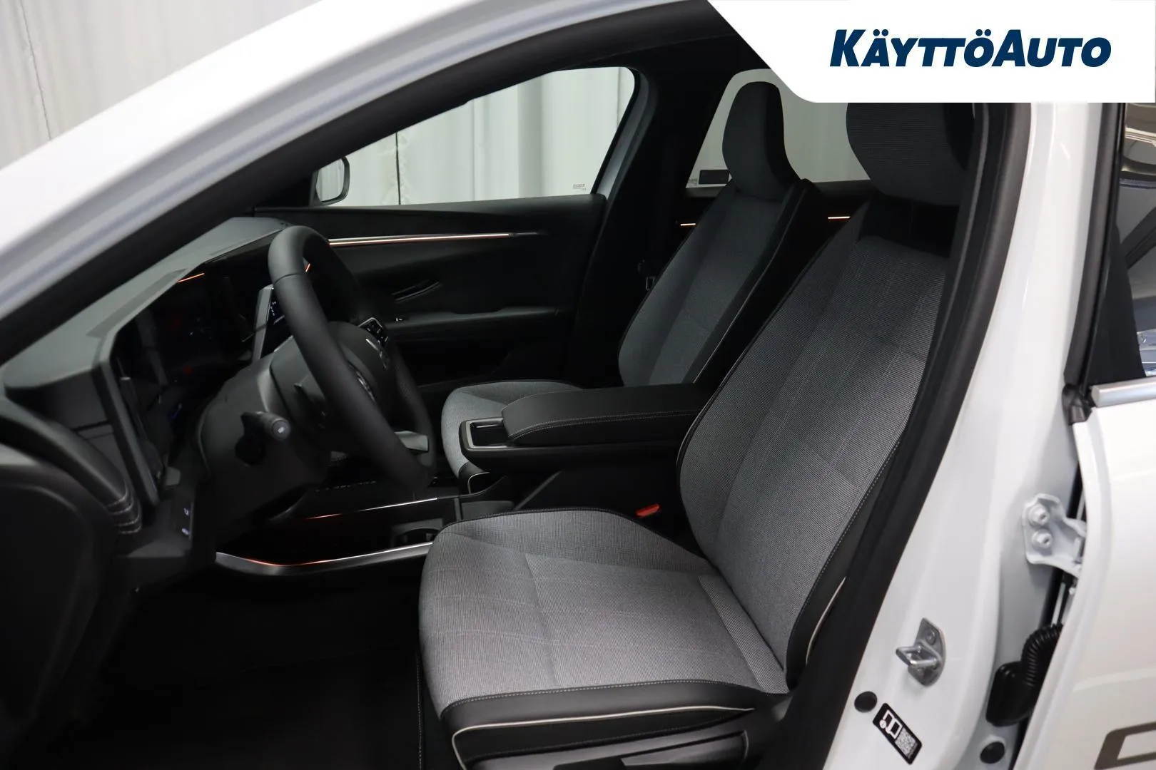 Mitsubishi Eclipse Cross ZRL-604 carousel image