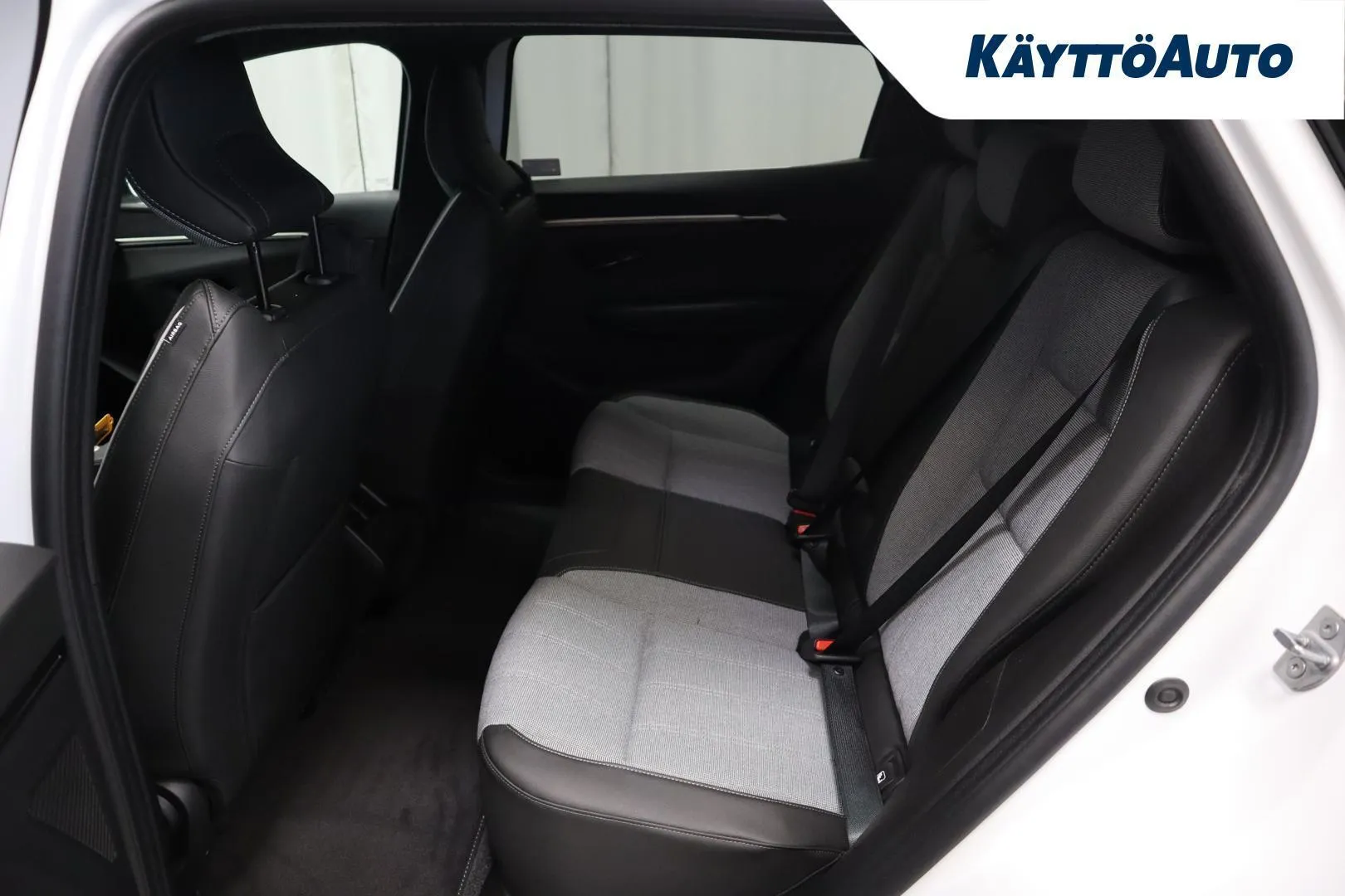 Mitsubishi Eclipse Cross ZRL-604 carousel image