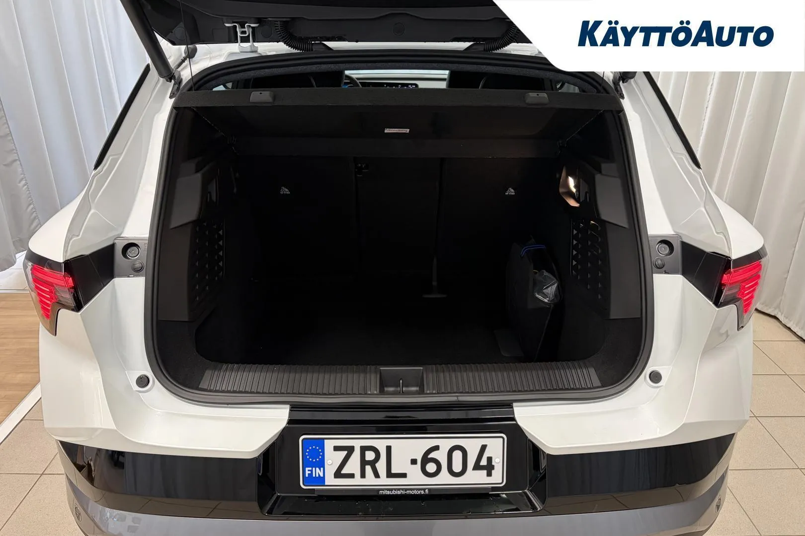 Mitsubishi Eclipse Cross ZRL-604 carousel image