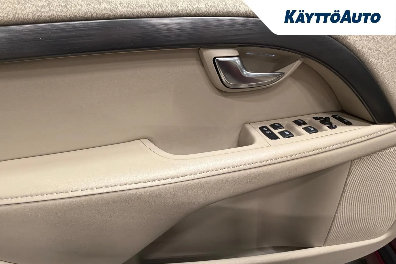 Volvo V70 INB-818 carousel image