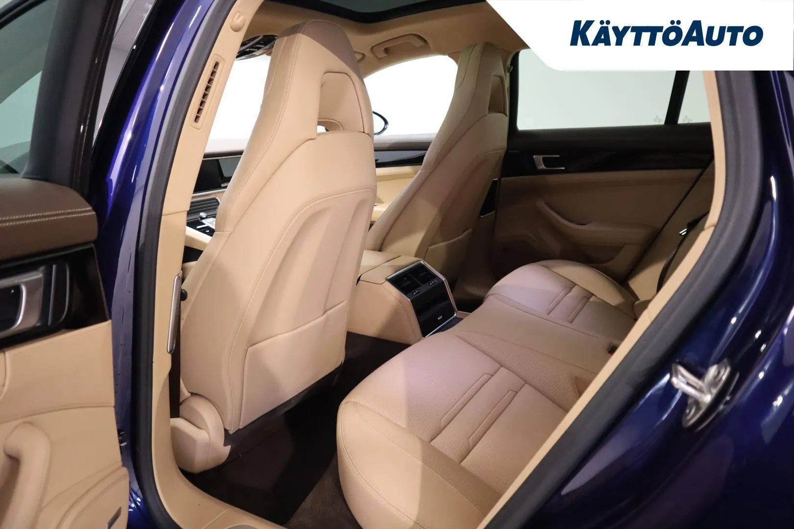 Porsche Panamera NOE-671 carousel image