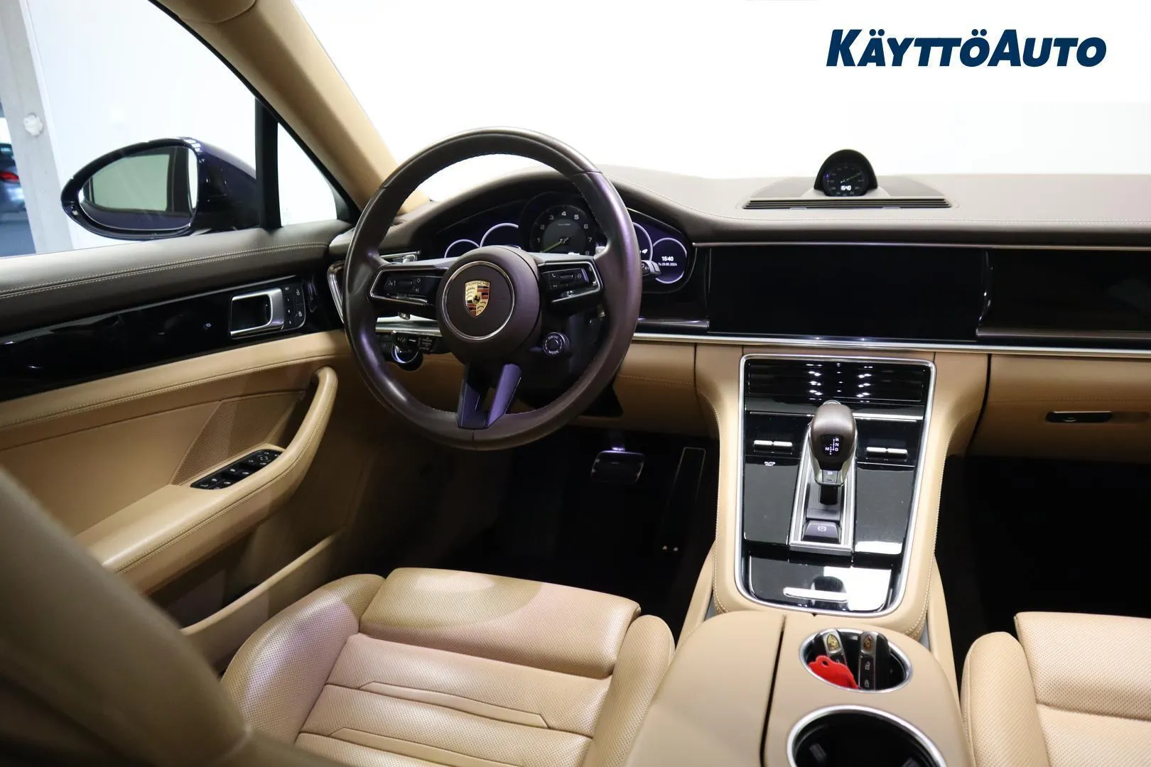 Porsche Panamera NOE-671 carousel image