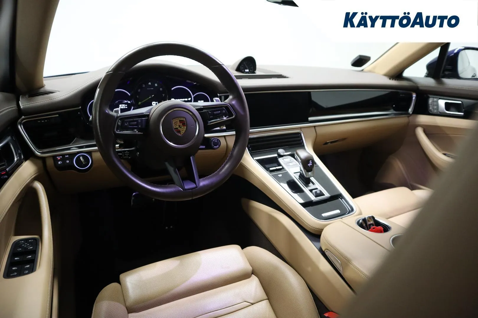 Porsche Panamera NOE-671 carousel image
