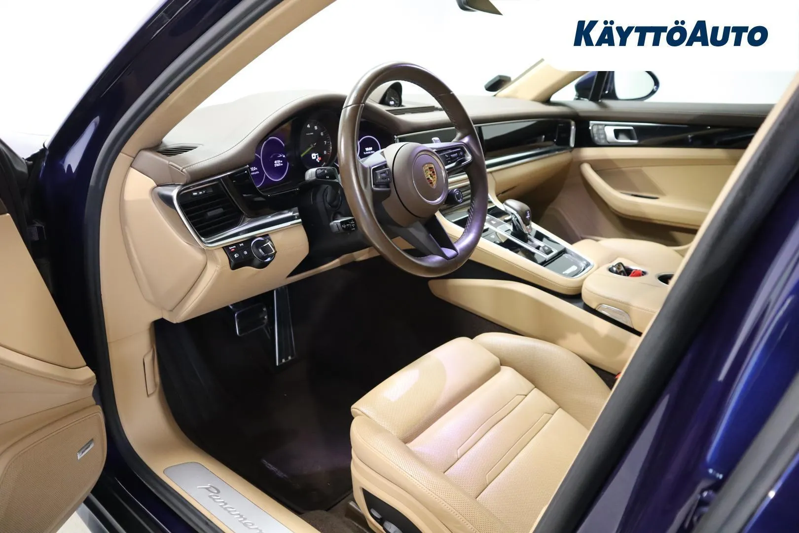 Porsche Panamera NOE-671 carousel image
